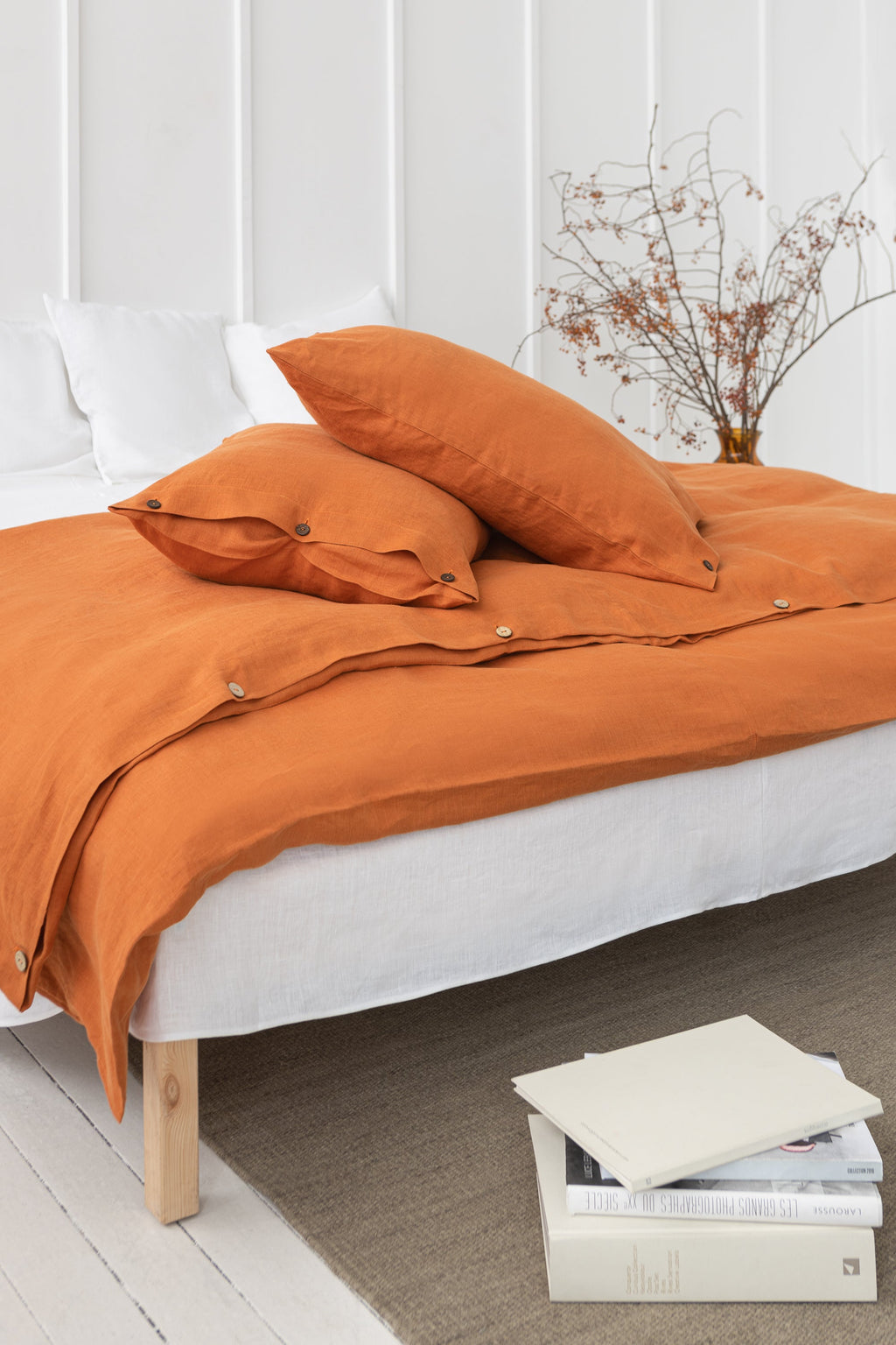 Bílé lněné povlečení na peřinu s kokosovými knoflíky – nadčasová elegance a přírodní komfort