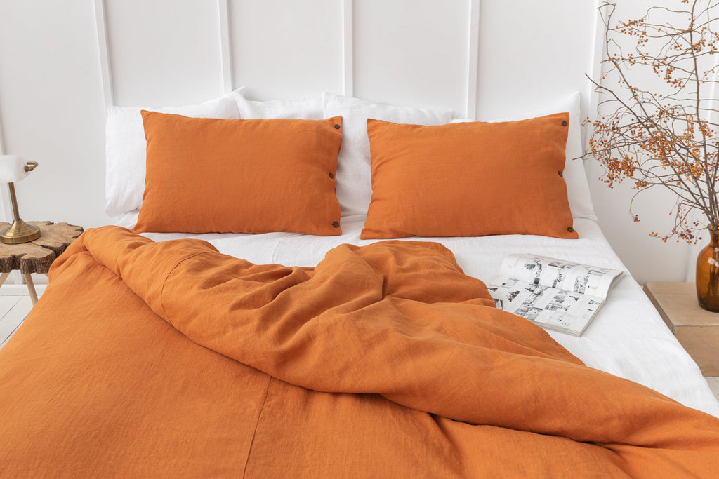 Bílé lněné povlečení na peřinu s kokosovými knoflíky – nadčasová elegance a přírodní komfort