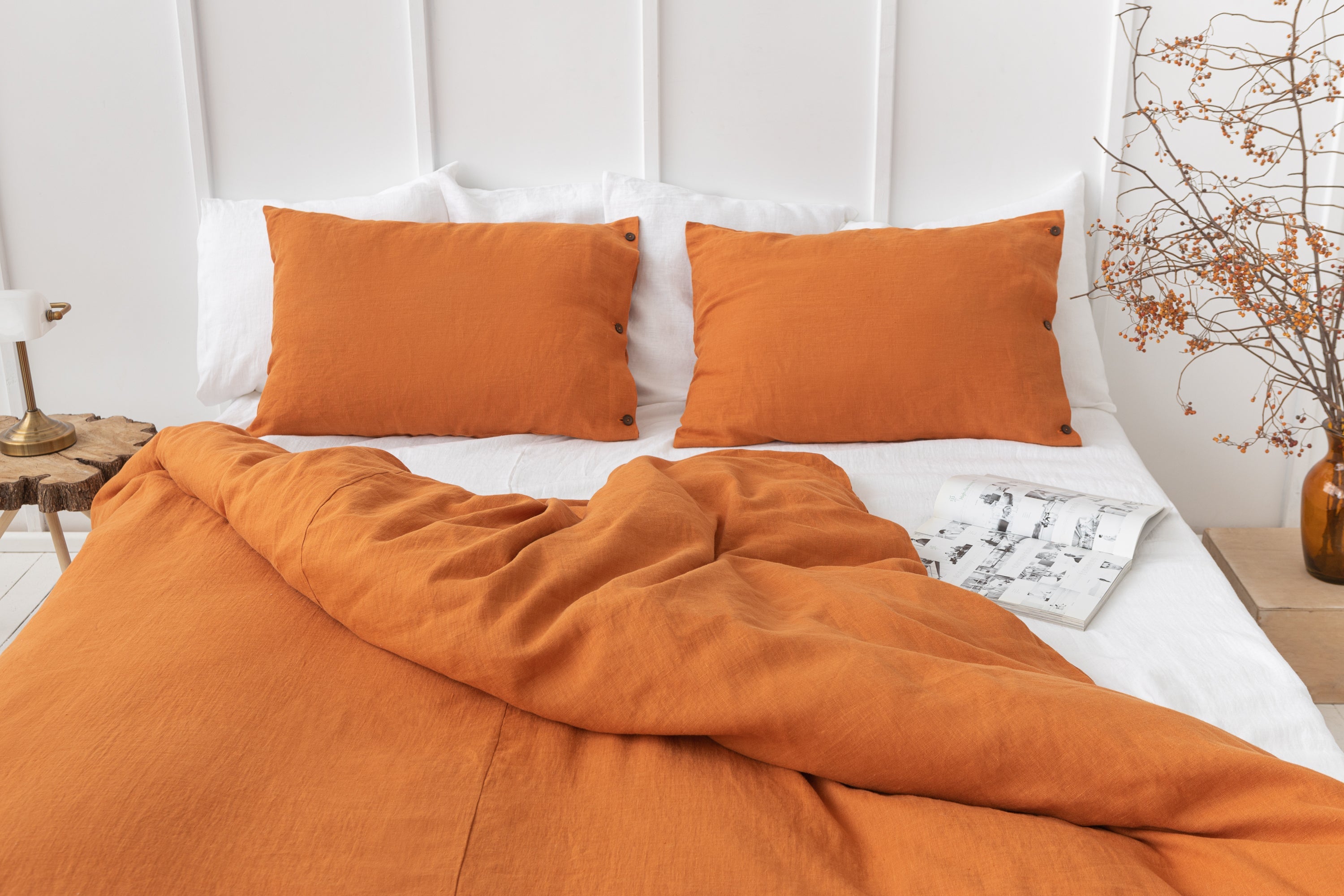Lněné povlečení Light Chestnut s kokosovými knoflíky – hřejivá elegance pro klidnou ložnici