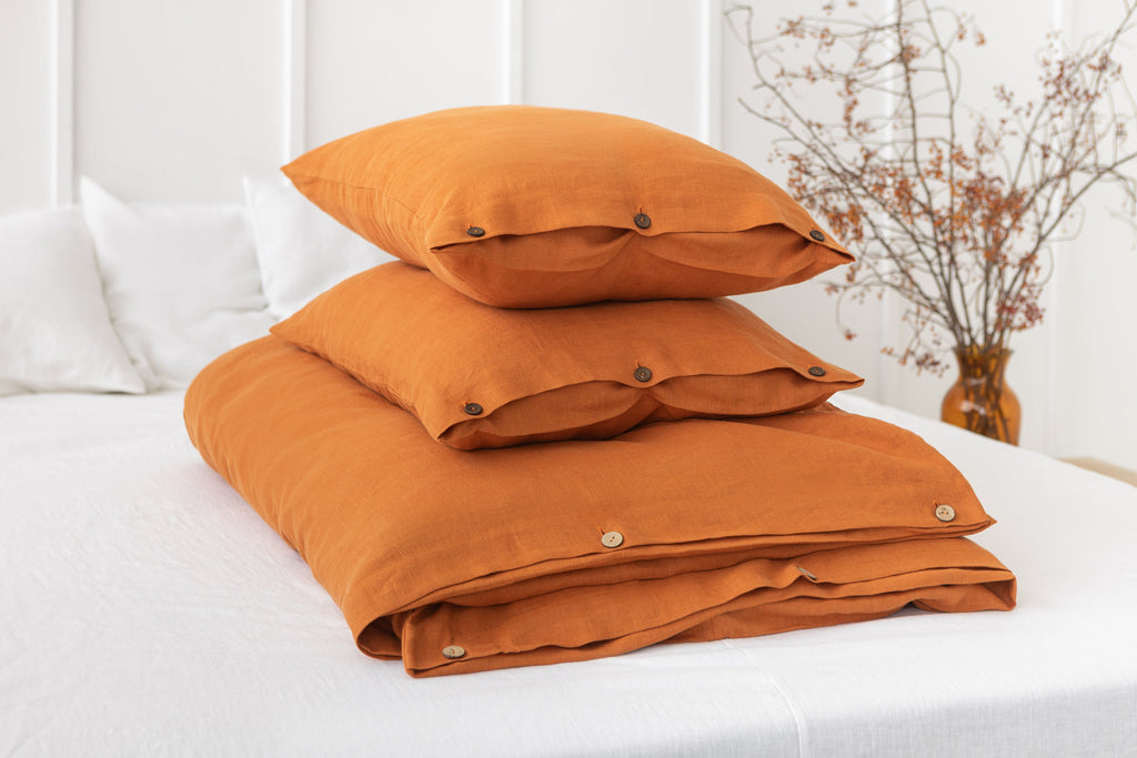 Lněné povlečení Light Chestnut s kokosovými knoflíky – hřejivá elegance pro klidnou ložnici