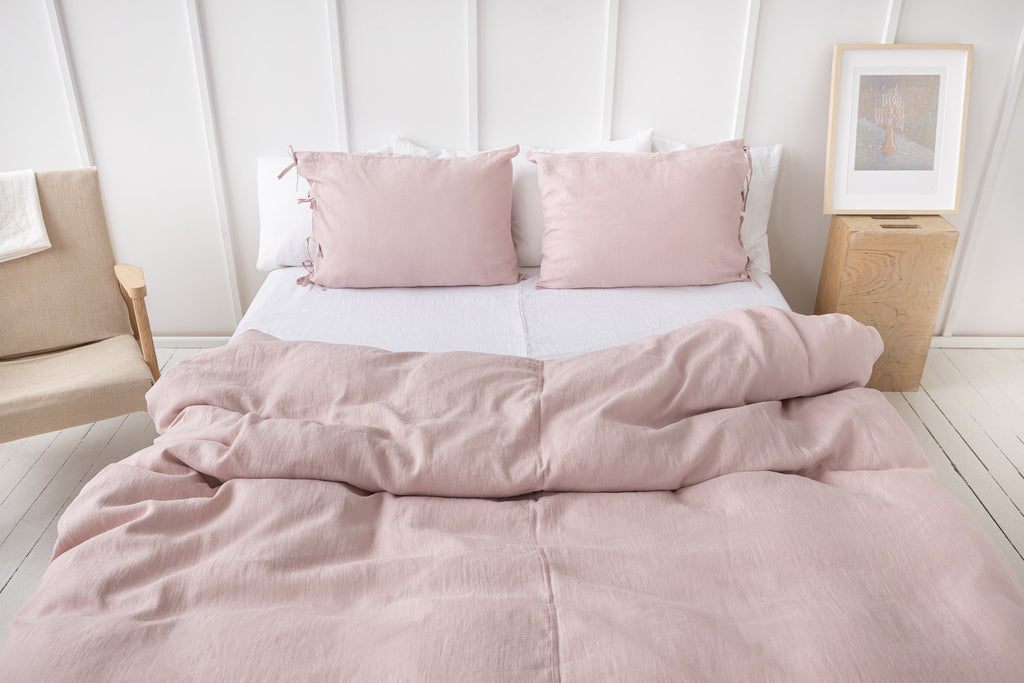 Lněné povlečení Pale Pink s mašličkami – jemná elegance pro klidnou ložnici