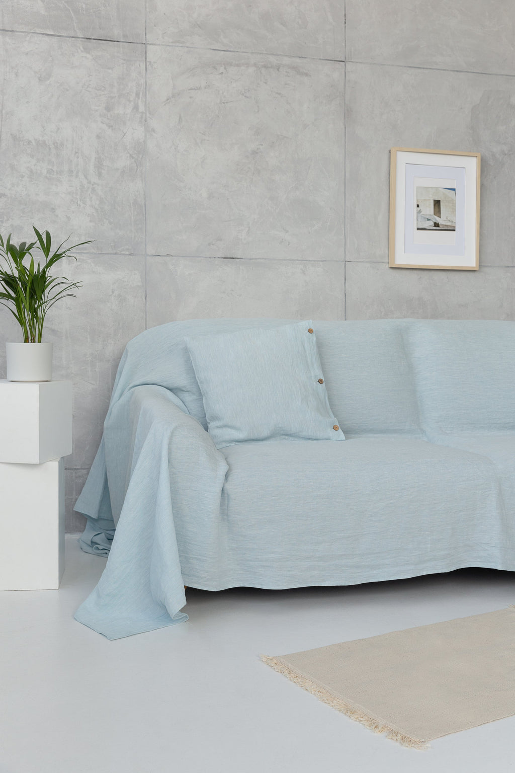 Bílý lněný povlak na polštář s kokosovými knoflíky – čistá elegance pro nadčasovou ložnici