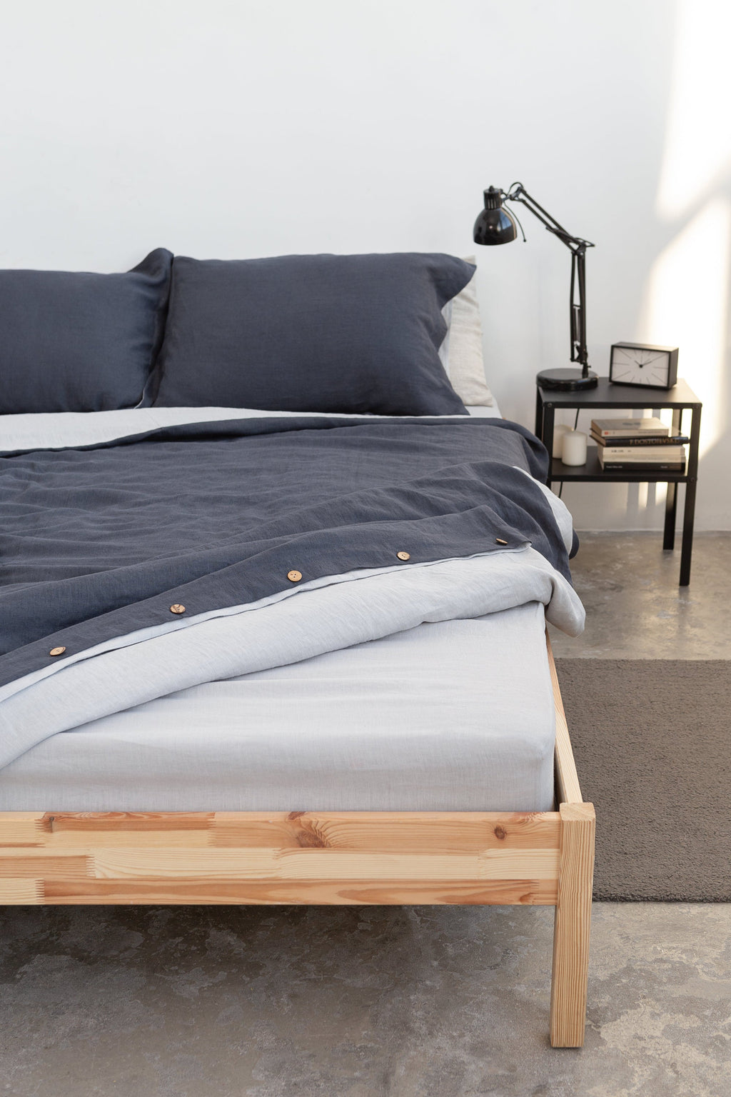Lněné napínací prostěradlo Light Grey – minimalistická elegance a přirozený komfort
