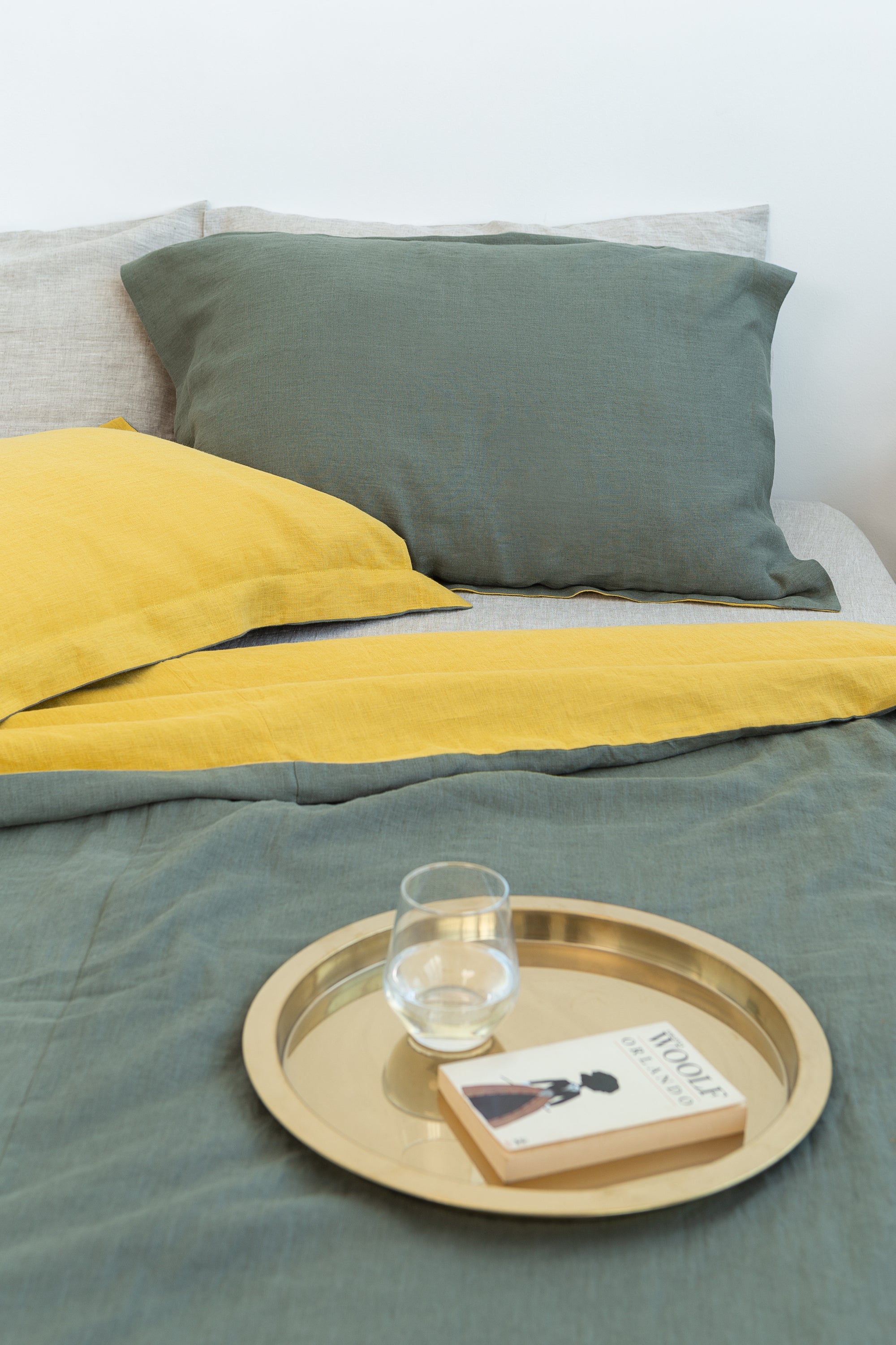 Lněný povlak na polštář Light Grey s oxfordským lemem – minimalistická elegance pro klidnou ložnici
