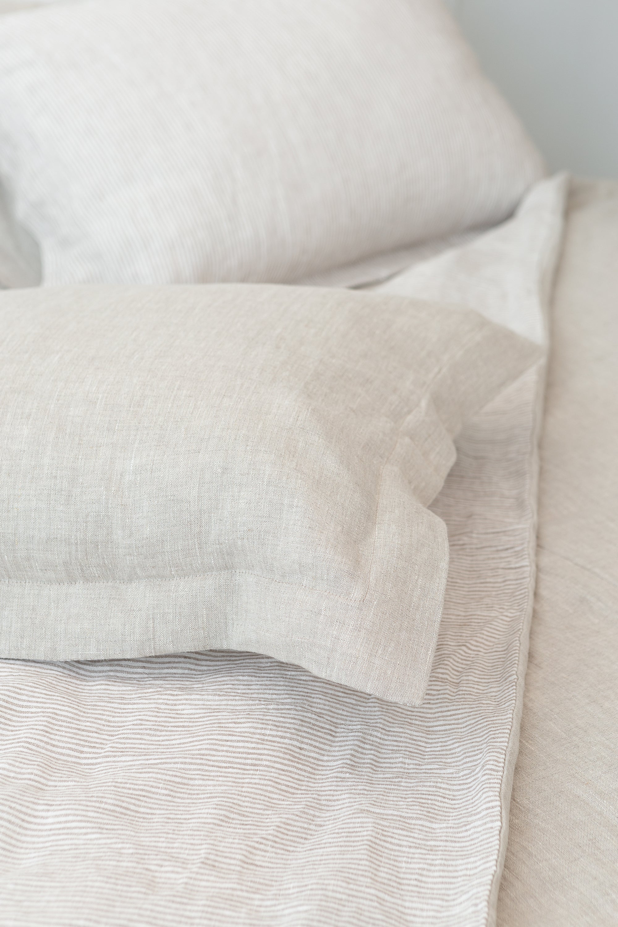 Oboustranné lněné povlečení Natural Light & Striped Beige – nadčasový skandinávský klid