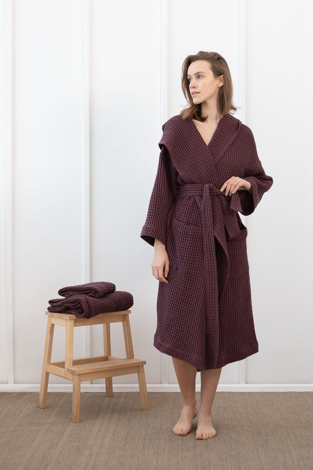 Lněný vaflový župan s kapucí Plum – luxusní pohodlí a elegantní wellness styl