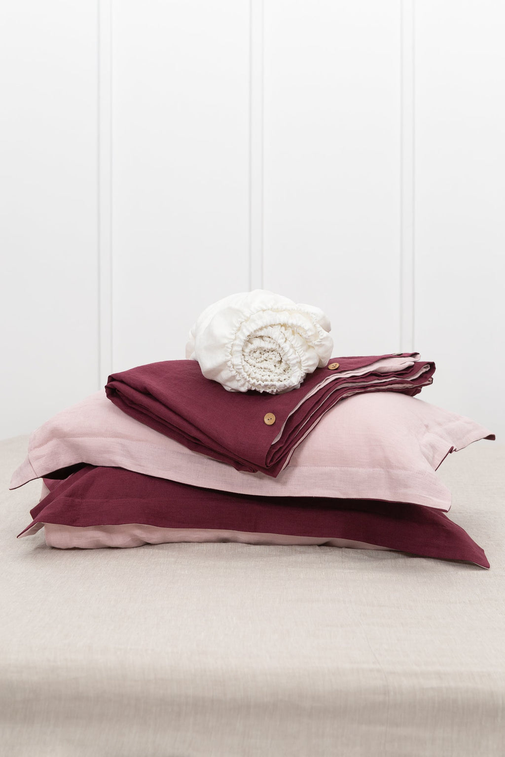 Oboustranné lněné povlečení Dark Plum & Pale Pink – výrazná elegance v jemné rovnováze