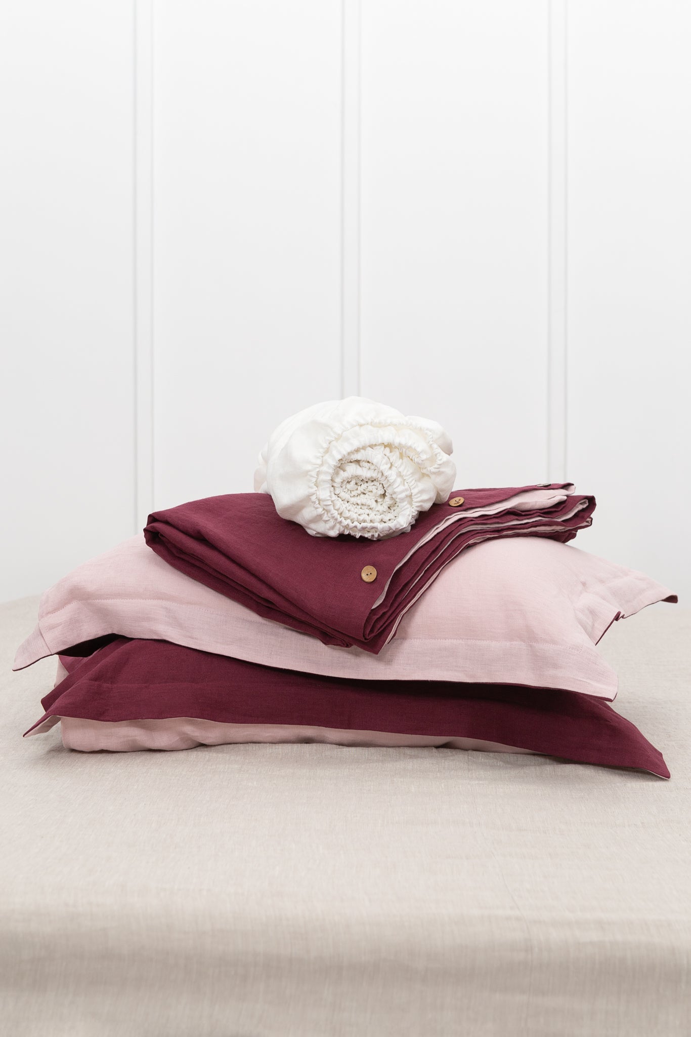 Oboustranné lněné povlečení Dark Plum & Pale Pink – výrazná elegance v jemné rovnováze