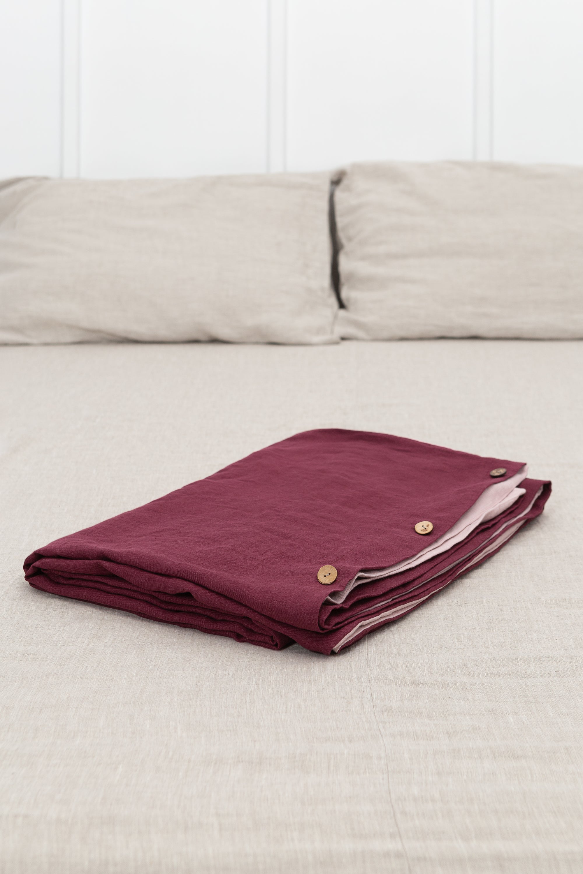 Oboustranné lněné povlečení Dark Plum & Pale Pink – výrazná elegance v jemné rovnováze