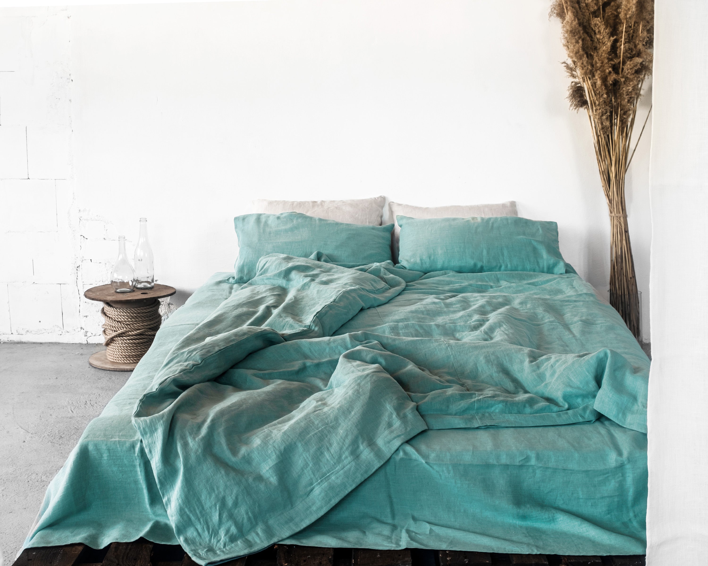Lněné povlečení Greyish Mint se zipem – jemný skandinávský minimalismus pro klidný spánek