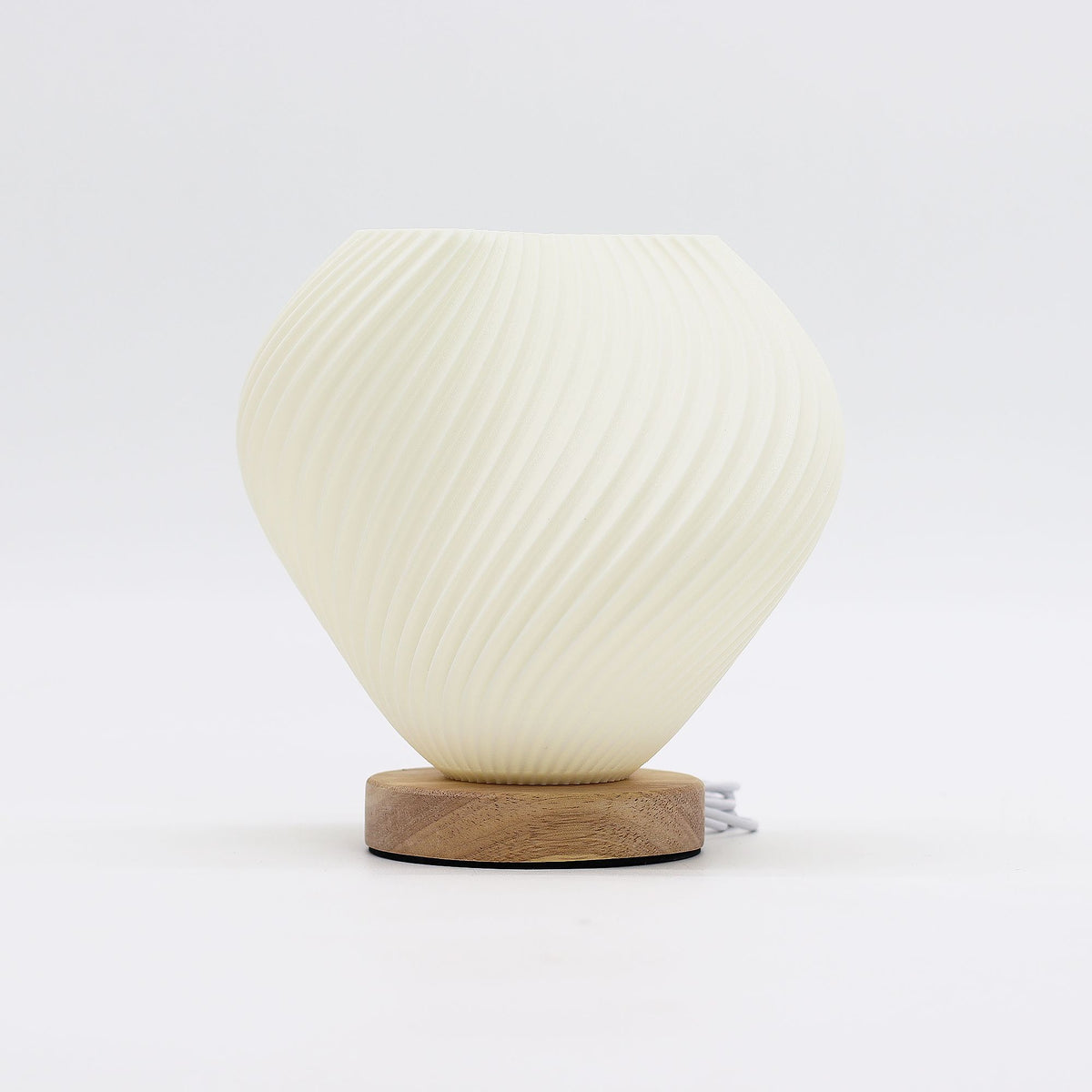 New Wave Shell Twisted – Designová lampa s USB napájením a 3 úrovněmi jasu