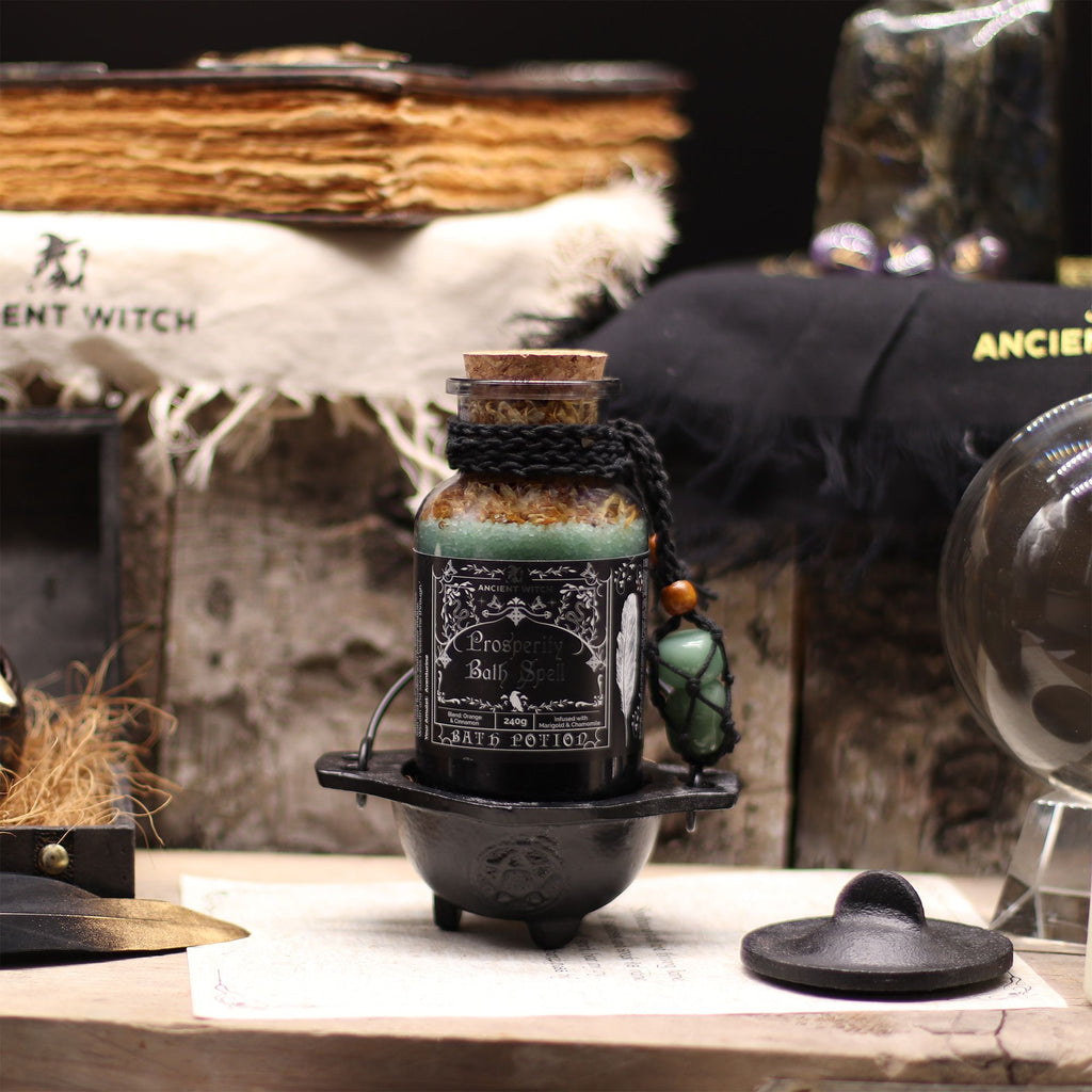 Ancient Witch – Magická koupelová sůl Prosperita s avanturínovým amuletem | Prosperity 240 g