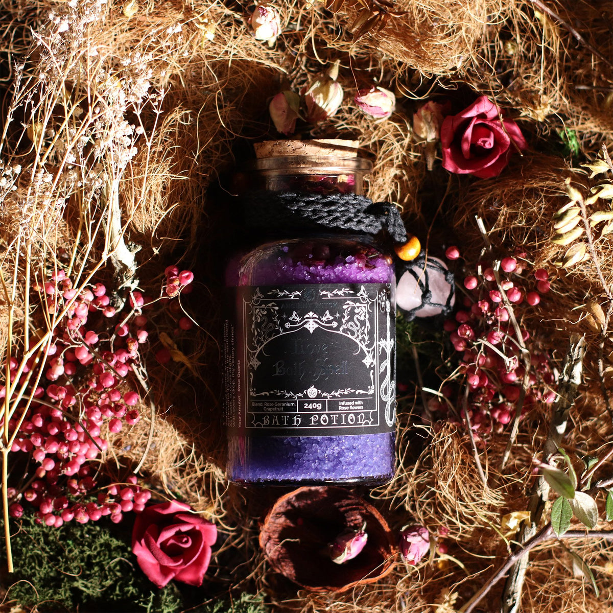 Ancient Witch – Magická koupelová sůl Láska s růženínovým amuletem | 240 g