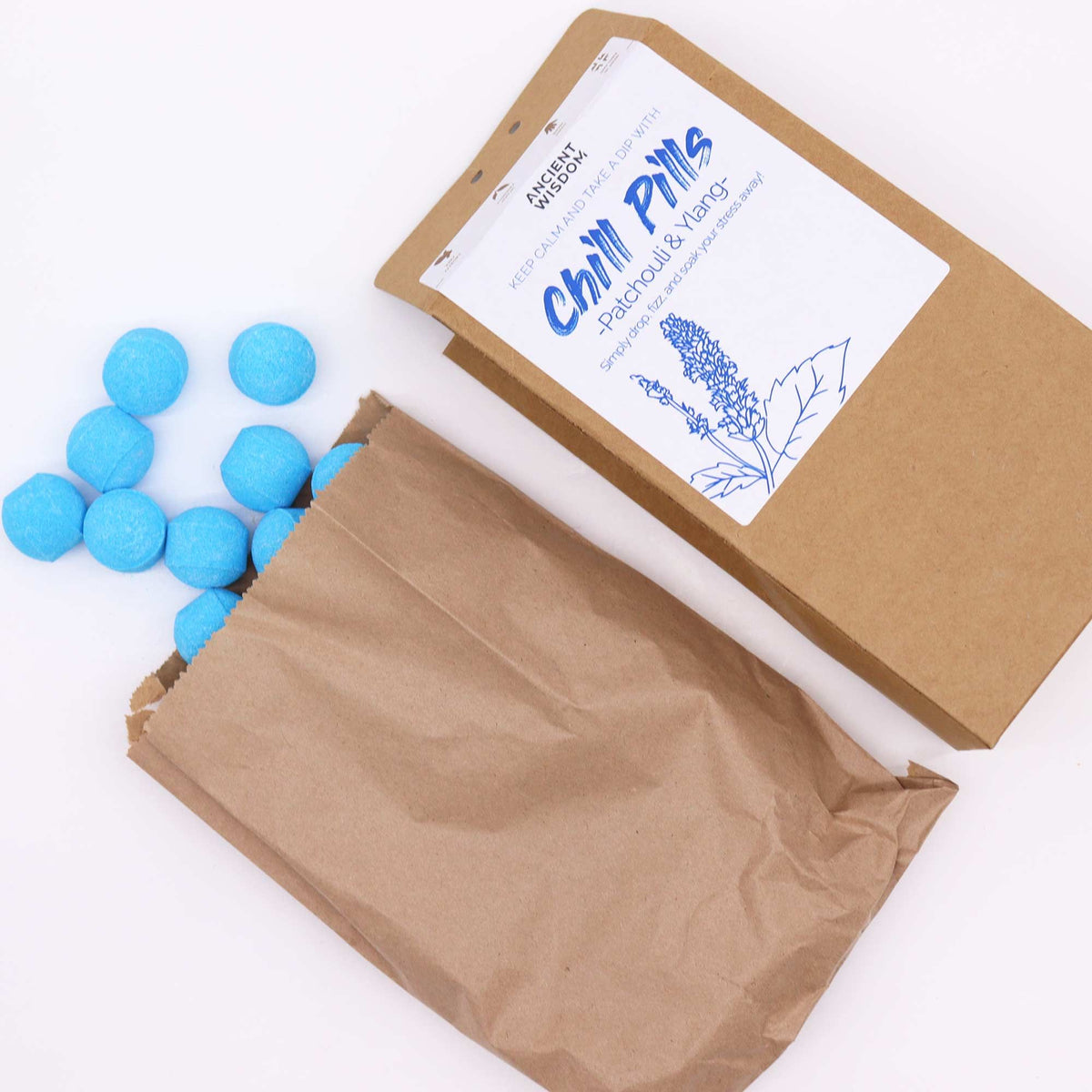 Šumivé kuličky do koupele Chill Pills – Ylang-ylang a pačuli, dárkové balení 350 g