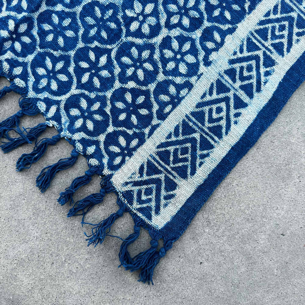 Ručně vyráběný běhoun Indigo – Madjid Tiles, 170 × 60 cm