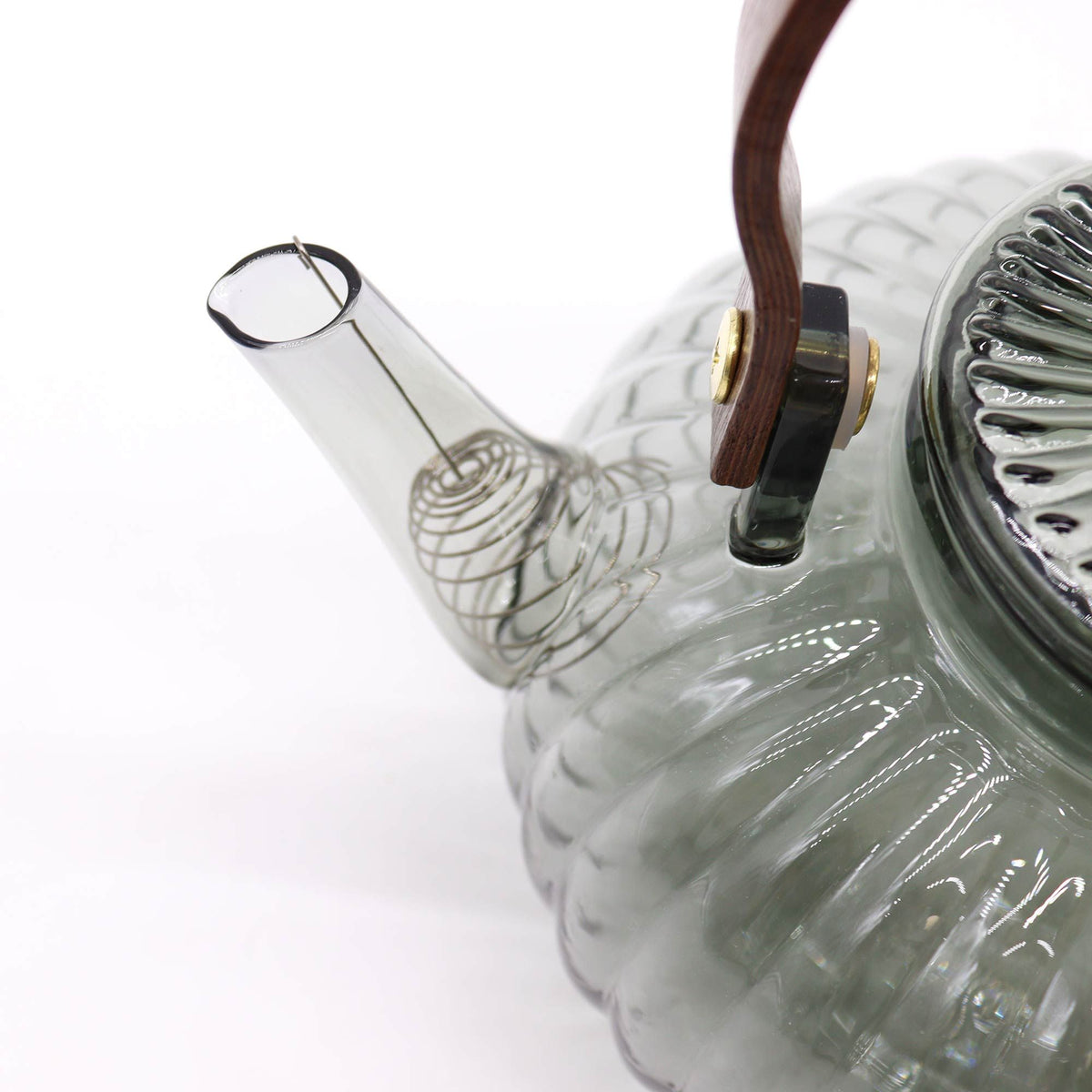 Skleněná konvice na čaj se sítkem Charcoal Ribbed Pearl – 950 ml