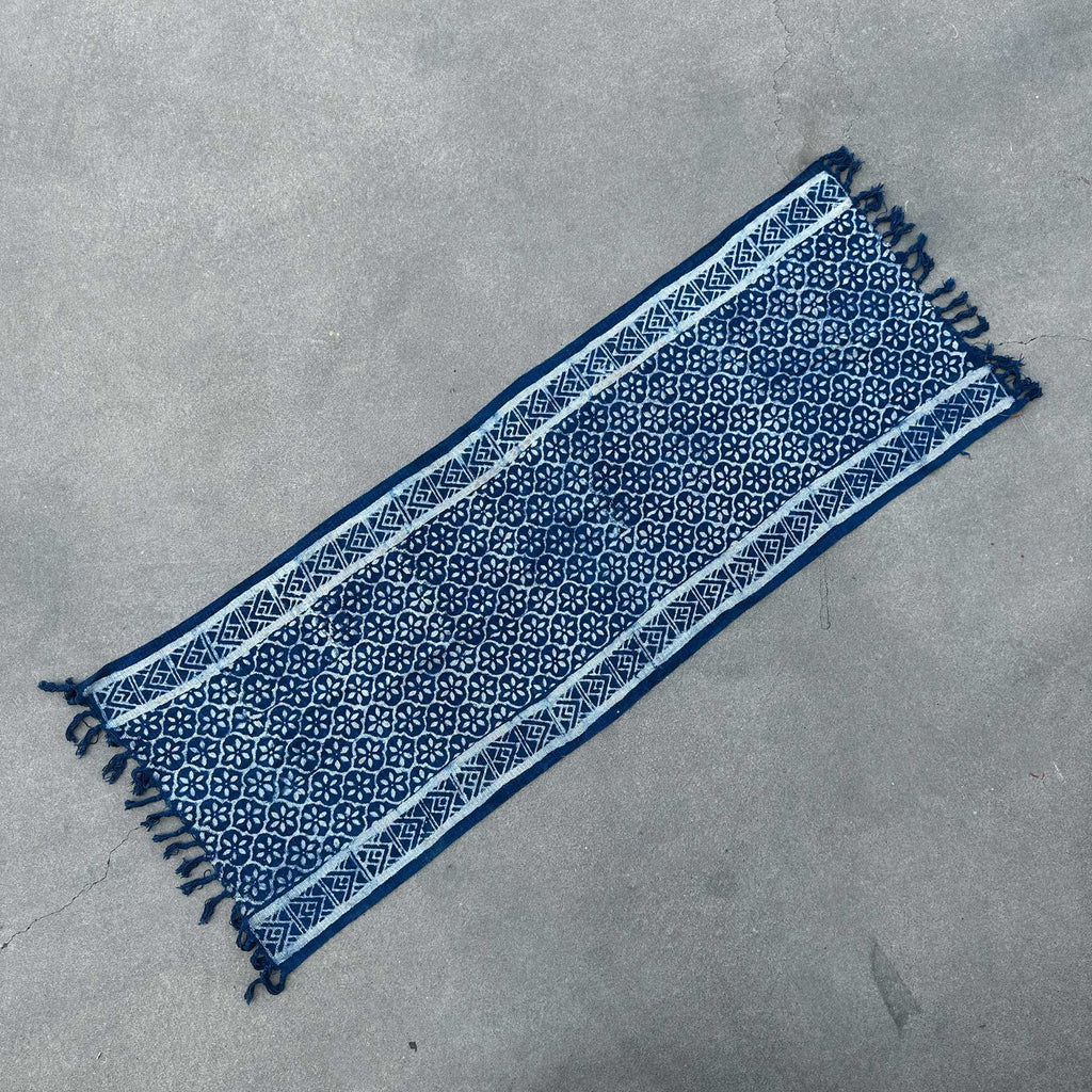 Ručně vyráběný běhoun Indigo – Madjid Tiles, 170 × 60 cm