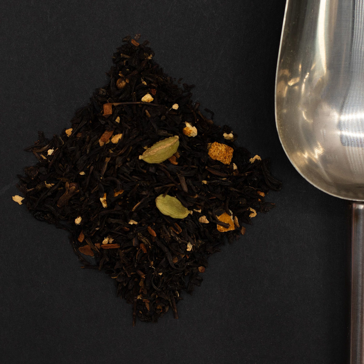 Černý čaj Black Magic – kořeněná směs se skořicí, zázvorem a pomerančem | 50 g