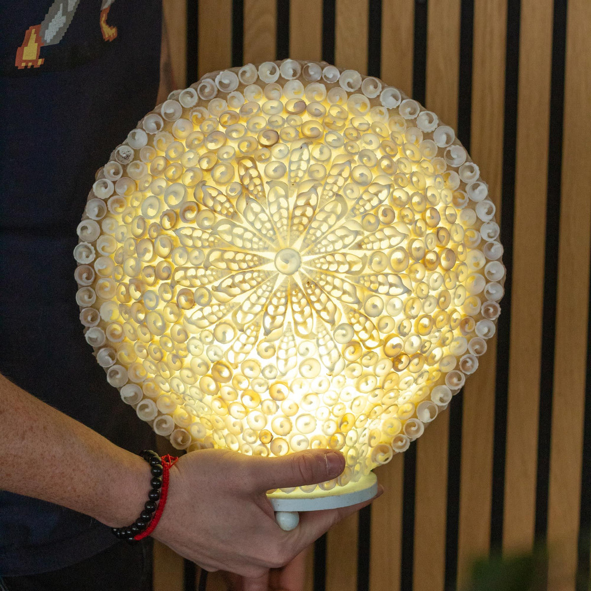 Boho Sea Shell – Ručně vyráběná lampa z mořských mušlí Cut Art Shell Round 30 cm