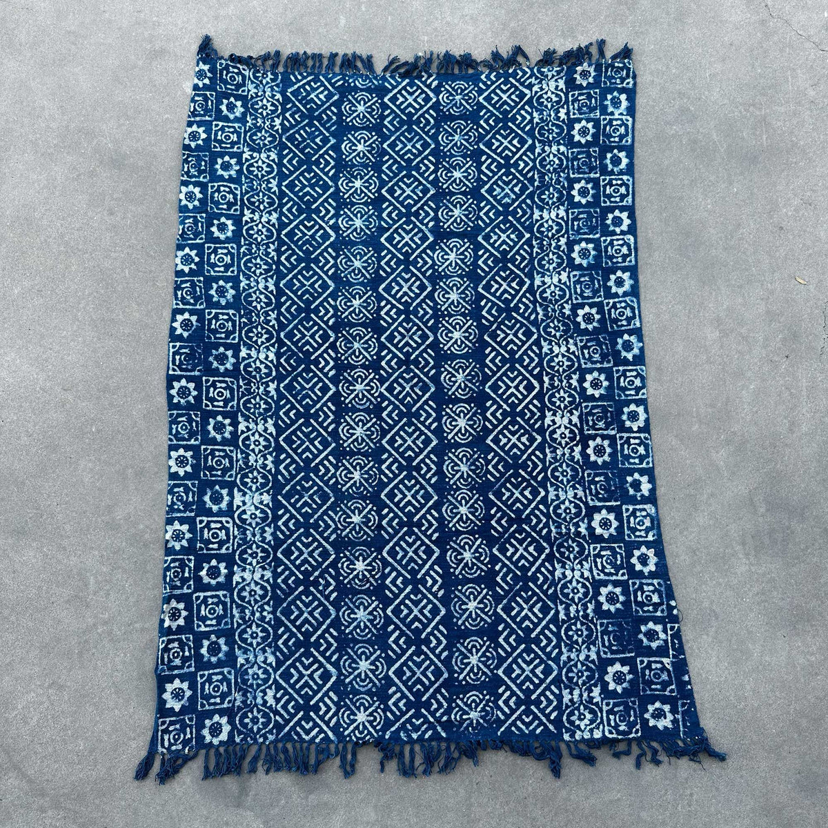 Ručně vyráběný přehoz Indigo – Desi Stripes, 170 × 120 cm