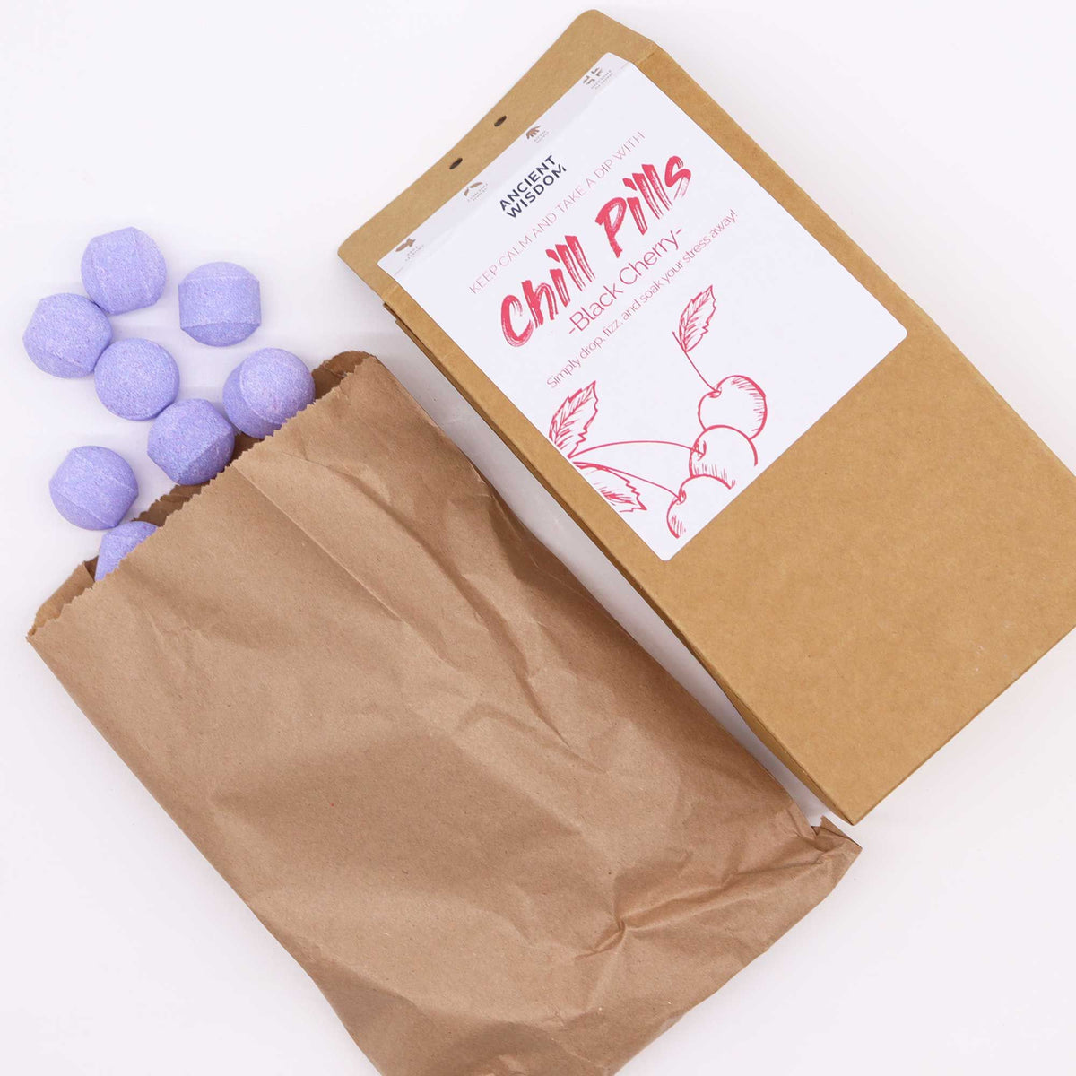 Chill Pills Black Cherry mini šumivé koule do koupele 350 g