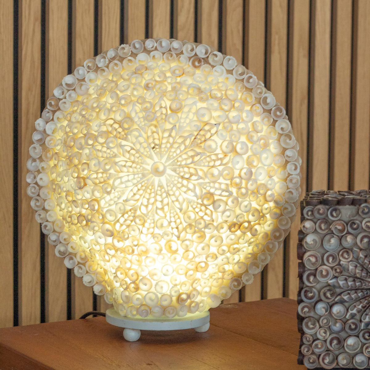 Boho Sea Shell – Ručně vyráběná lampa z mořských mušlí Cut Art Shell Round 30 cm