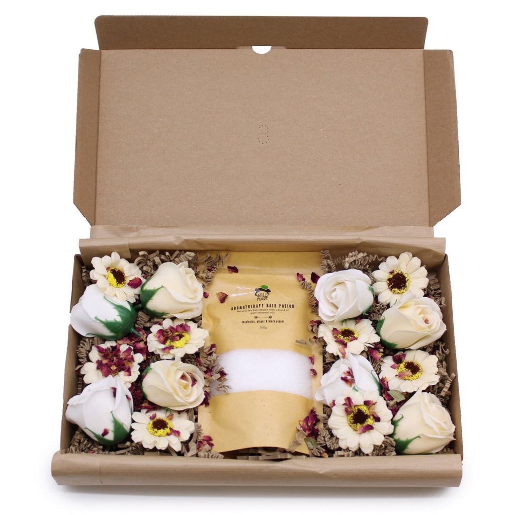 Wild Hare dárková koupelová sada Salt & Flowers – eukalyptus, zázvor & černý pepř