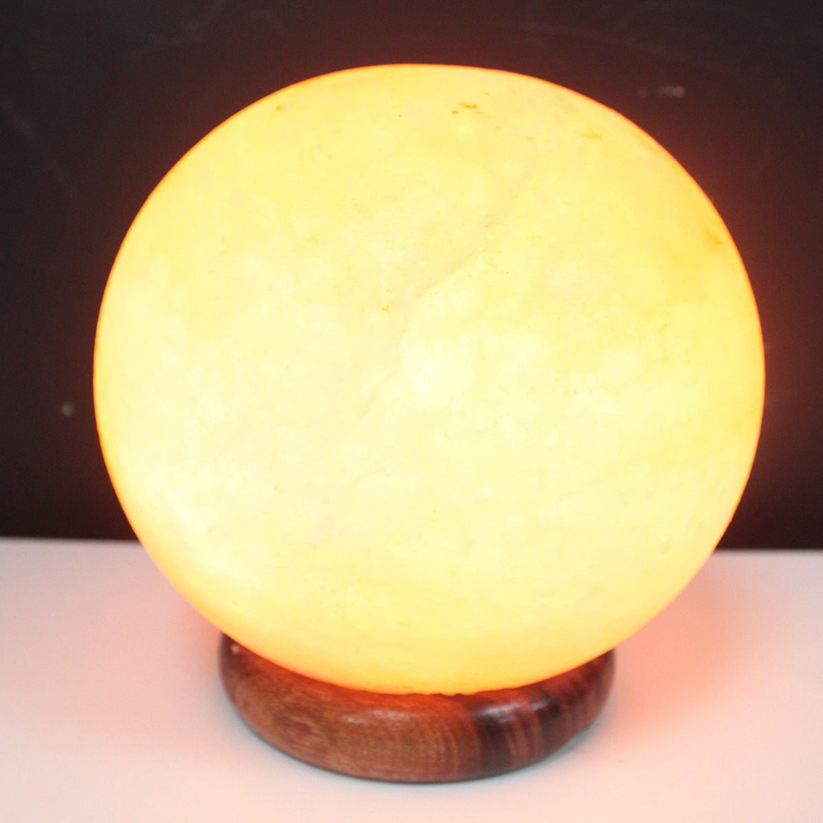 Solná lampa Ball – Velká dřevěná podstava