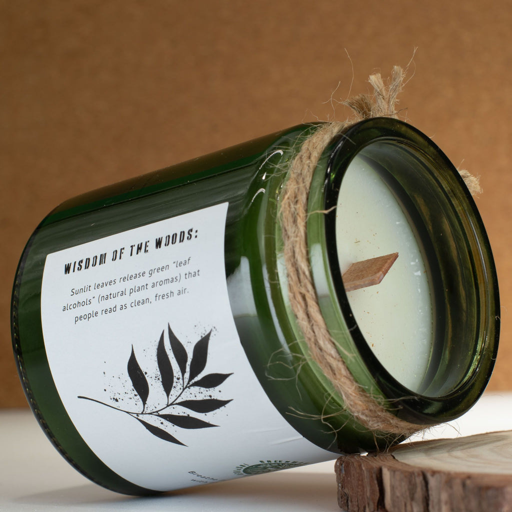 Sójová svíčka s vůní svěžího prádla a zelených listů – Greenman Leaves & Linen | Dřevěný knot
