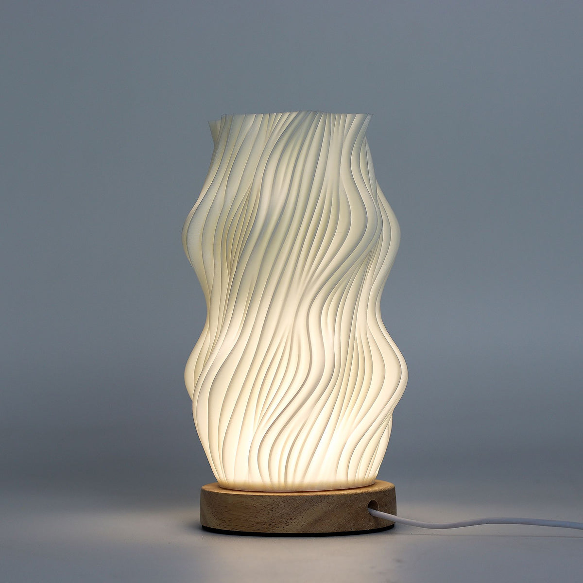New Wave Cloud Twisted – Designová lampa s USB napájením a 3 úrovněmi jasu