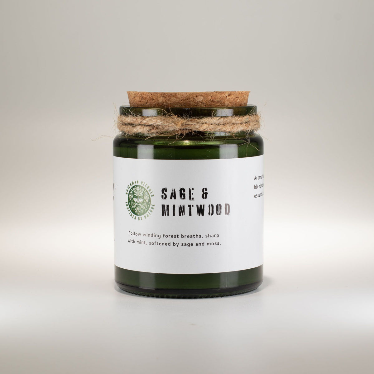 Bylinková sójová svíčka s vůní šalvěje a máty a praskajícím dřevěným knotem – Greenman Sage & Mintwood