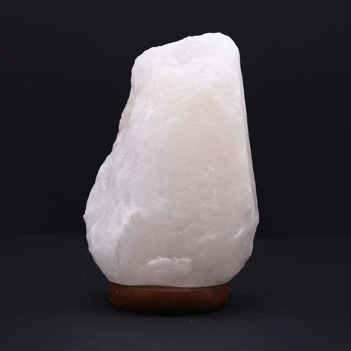 Bílá himálajská solná lampa s podstavcem – 2–3 kg