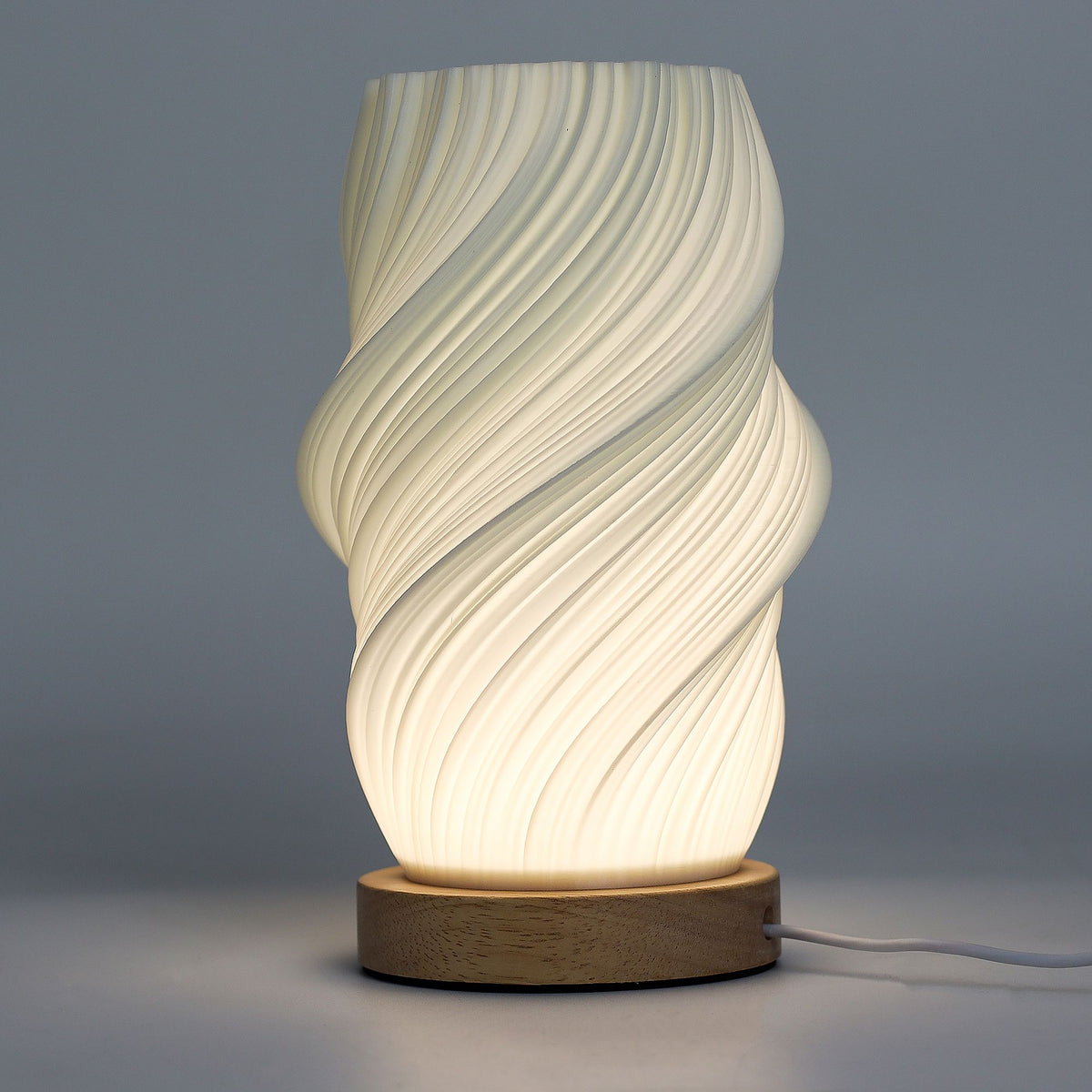New Wave Cloud Twisted – Designová lampa s USB napájením a 3 úrovněmi jasu