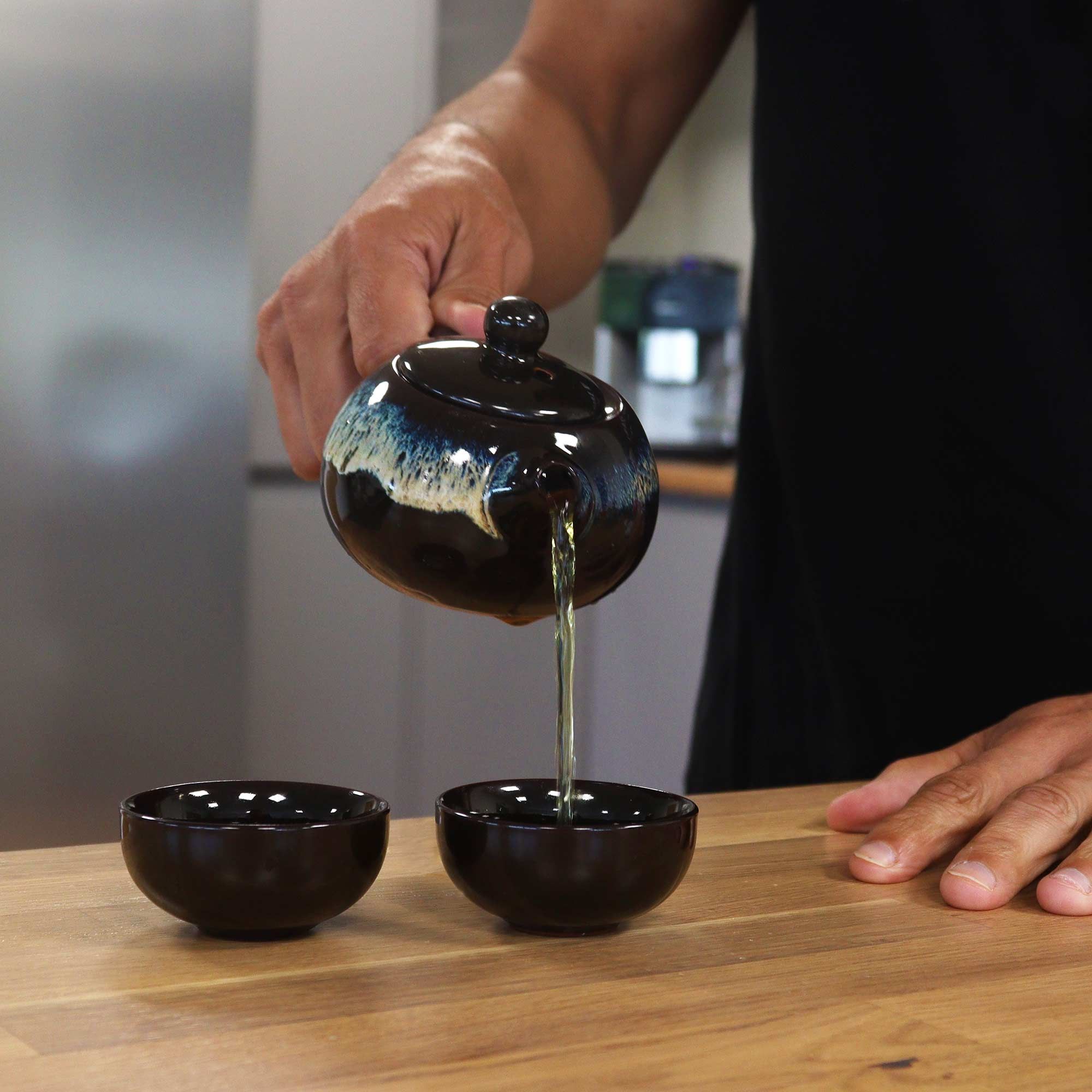 Čajová sada Herbal Black Glaze – keramická konvička se 2 šálky
