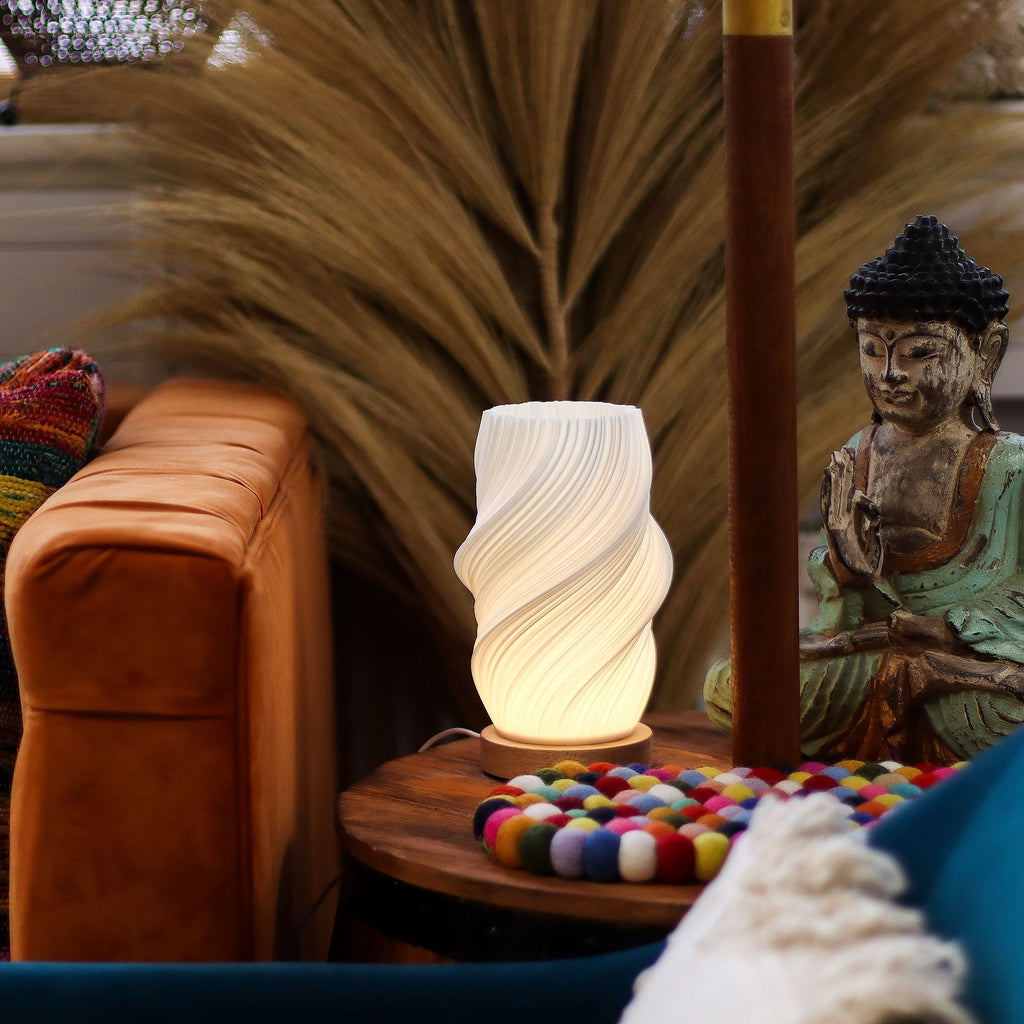New Wave Cloud Twisted – Designová lampa s USB napájením a 3 úrovněmi jasu