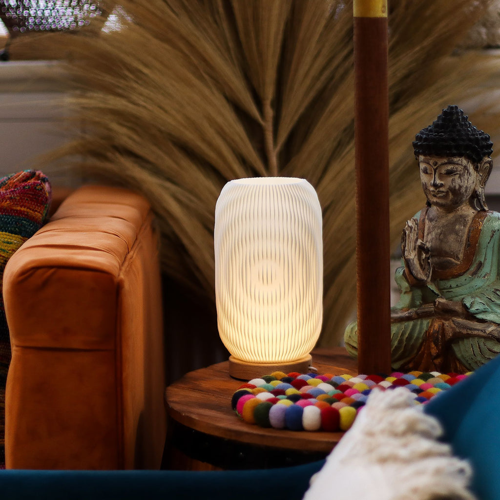 New Wave Modern Twisted – Designová lampa s USB napájením a 3 úrovněmi jasu