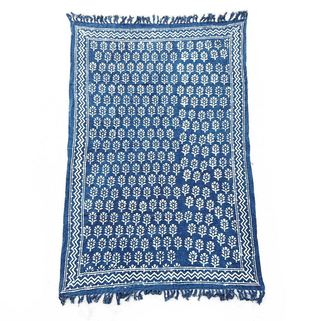 Ručně vyráběný přehoz Indigo – Chhota Flower, 170 × 120 cm