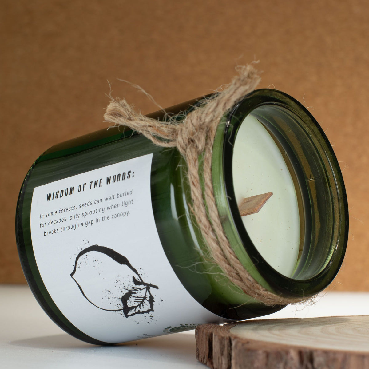 Lesní sójová svíčka s vůní pryskyřice a praskajícím dřevěným knotem – Greenman Forest Resin