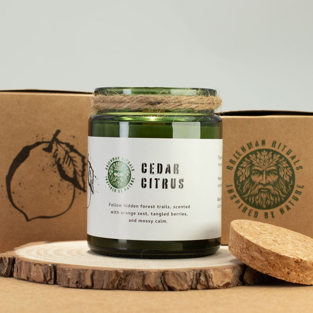 Lesní sójová svíčka s vůní pryskyřice a praskajícím dřevěným knotem – Greenman Forest Resin
