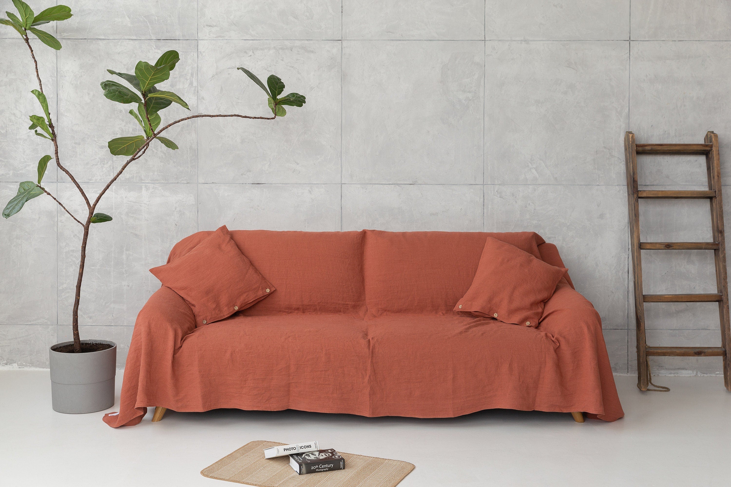 Lněný přehoz na sedačku Melange Burgundy – elegantní ochrana a luxusní pohodlí