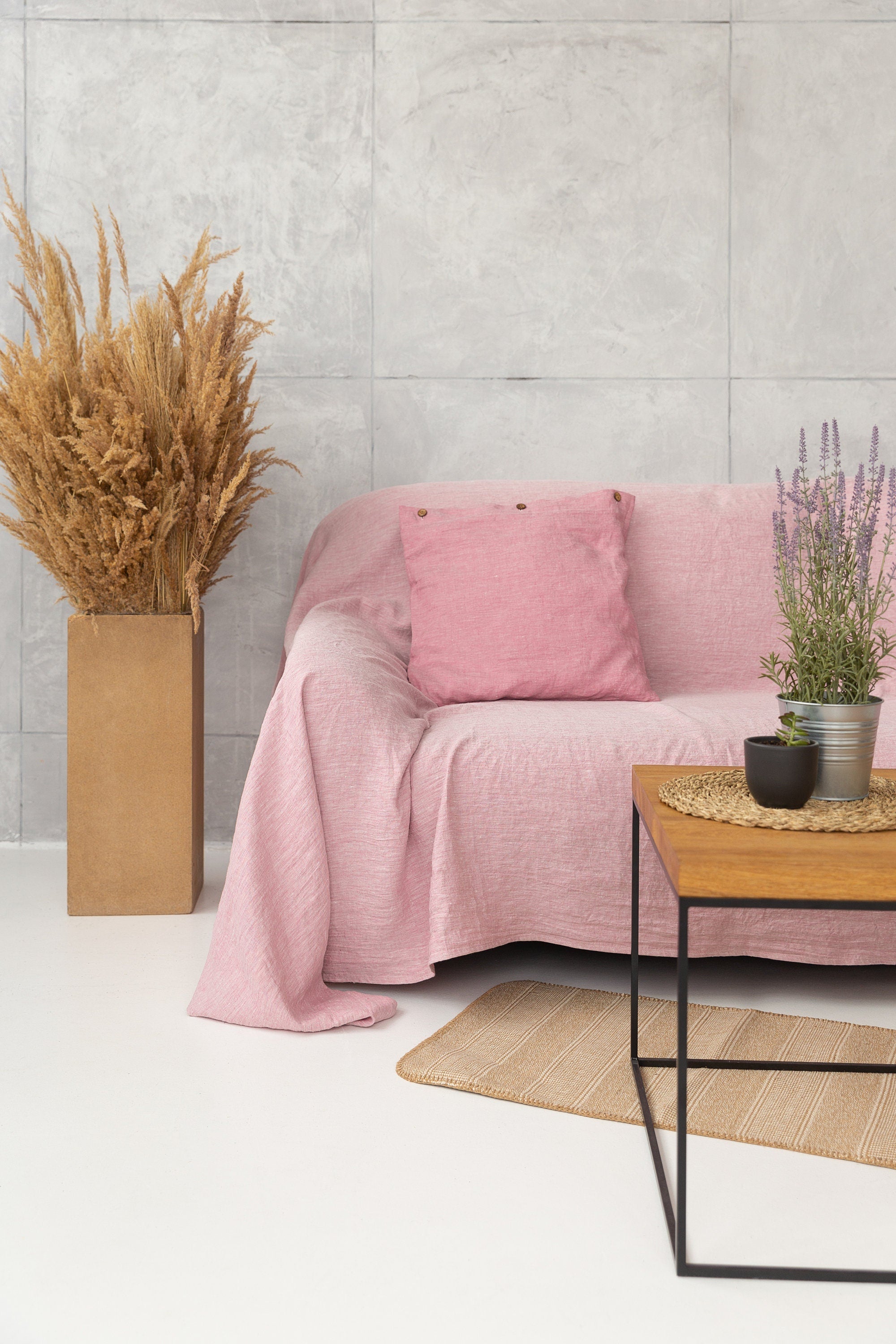 Lněný přehoz na sedačku Woodrose – elegantní ochrana a pohodlí z prémiového lnu