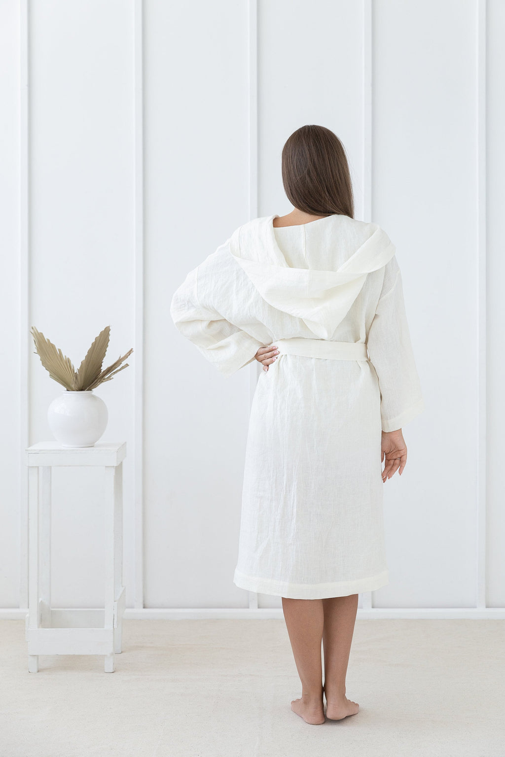 Bílý lněný župan s kapucí – nadčasový luxus pro domácí wellness