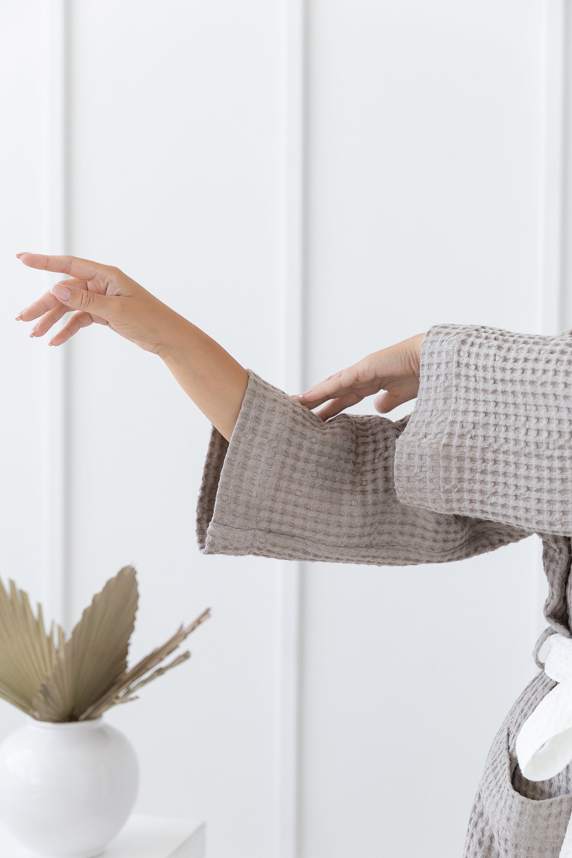 Lněný vaflový župan Natural & White – elegantní dvoubarevný wellness styl