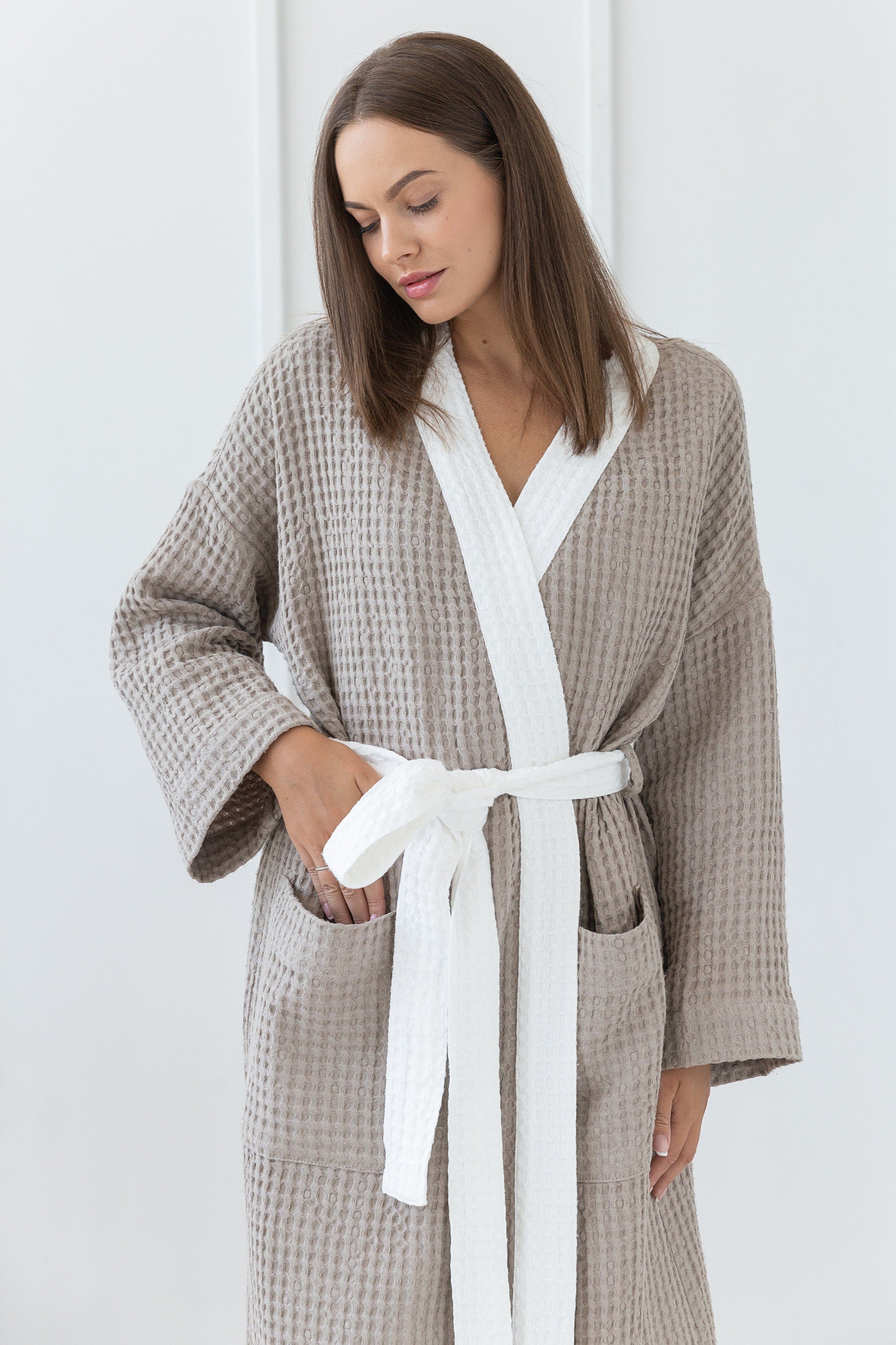 Lněný vaflový župan Natural & White – elegantní dvoubarevný wellness styl